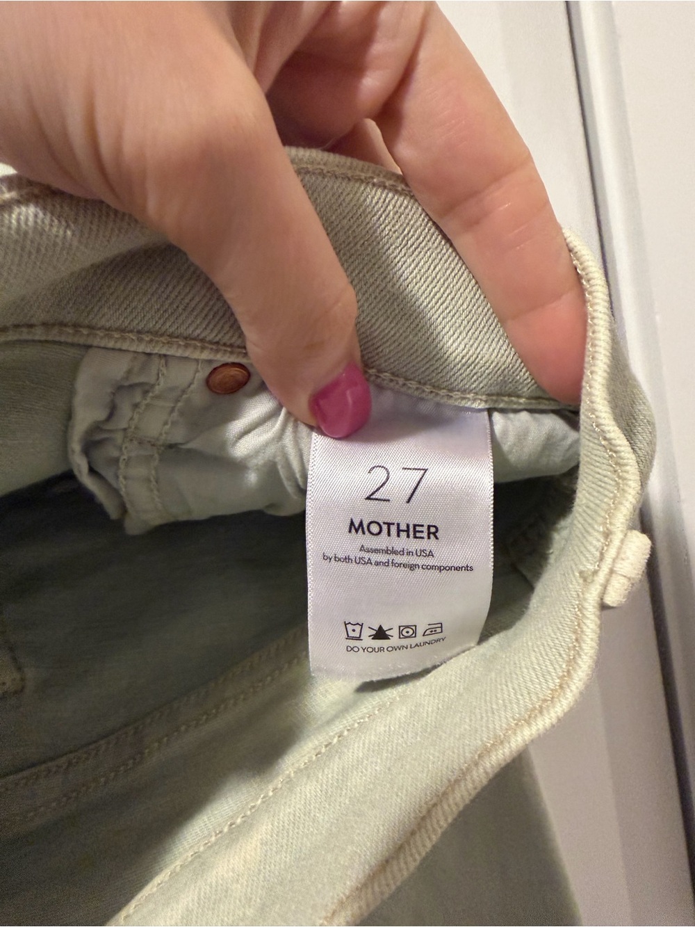 RARE! Mother Weekender Jeans in Second Chance - Picture 4 of 14